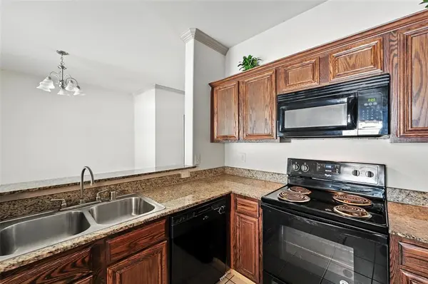 2353 Homewood Lane, Grand Prairie, TX 75050