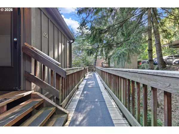 Eugene, OR 97405,151 TREEHILL LOOP