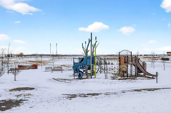 321 Hotchkiss DR SE #1404, Calgary, AB T3S 0X5