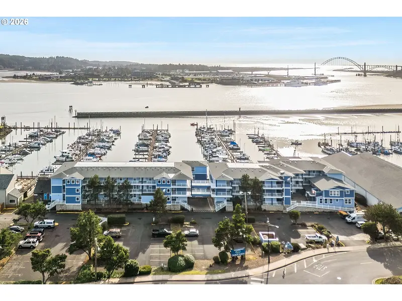 890 SE BAY BLVD #104, Newport, OR 97365