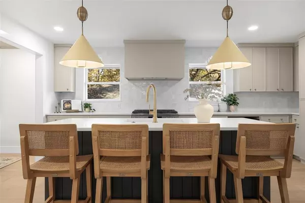 Dallas, TX 75238,9727 Dartridge Drive