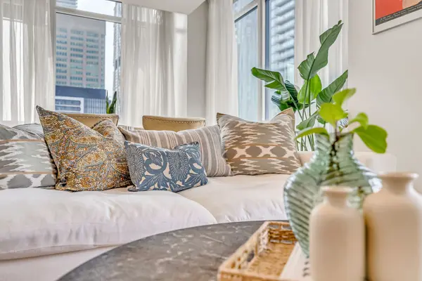 825 Church ST #2109, Toronto C09, ON M4W 3Z4