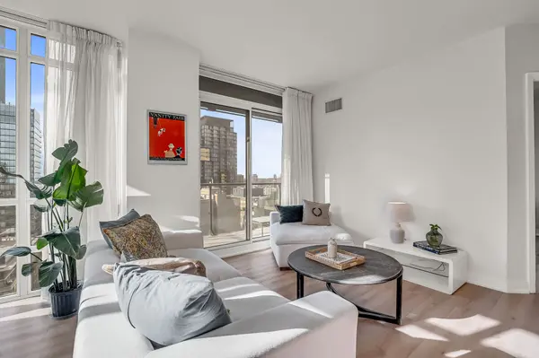 825 Church ST #2109, Toronto C09, ON M4W 3Z4