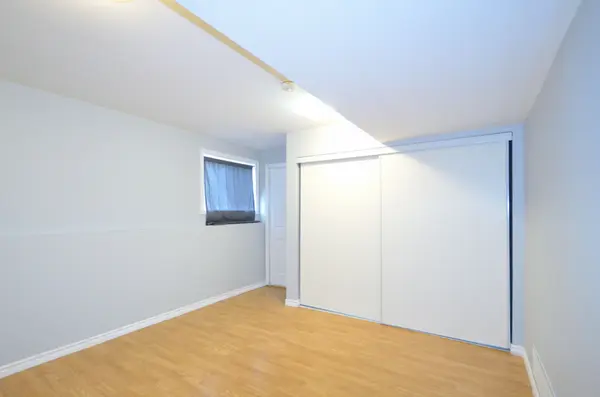 39 JONES DR #LOWER, Barrie, ON L4M 6H7