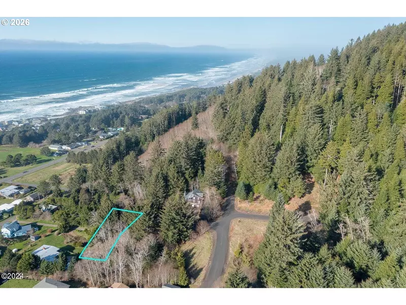 208 CHIEF ALBERT DR, Yachats, OR 97498