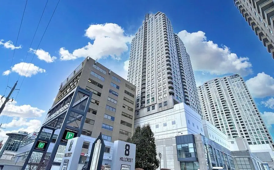 8 Hillcrest AVE #1617, Toronto C14, ON M2N 6Y6