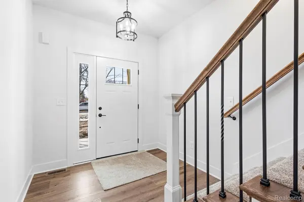 26827 Alma ST, Chesterfield Township, MI 48051