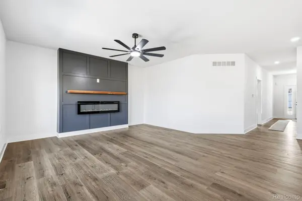 26827 Alma ST, Chesterfield Township, MI 48051