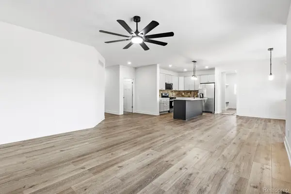 26827 Alma ST, Chesterfield Township, MI 48051