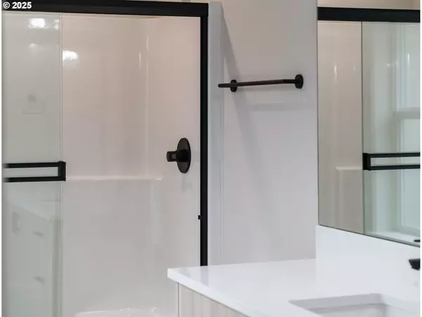 Portland, OR 97236,14372 SE KNIGHT ST