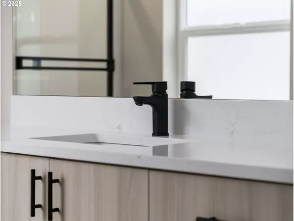 Portland, OR 97236,14372 SE KNIGHT ST