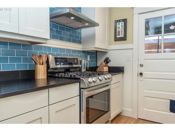 1403 SE 25TH AVE, Portland, OR 97214