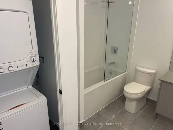 2489 Taunton RD #1320, Oakville, ON L6H 3R9