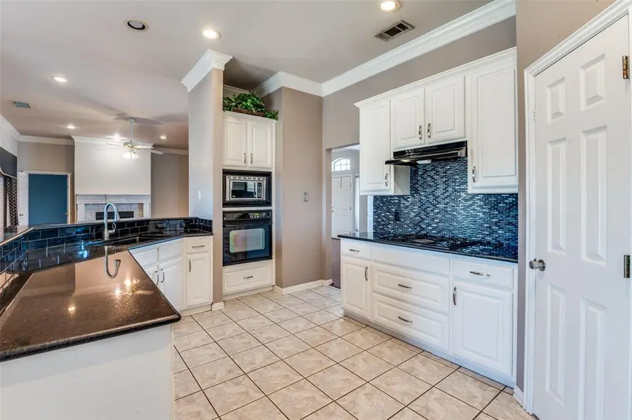 8934 Colonial Drive, Crandall, TX 75114