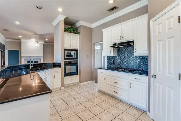 8934 Colonial Drive, Crandall, TX 75114