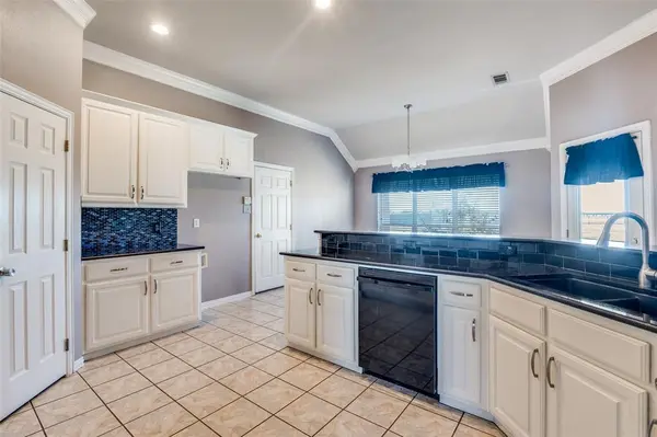 8934 Colonial Drive, Crandall, TX 75114