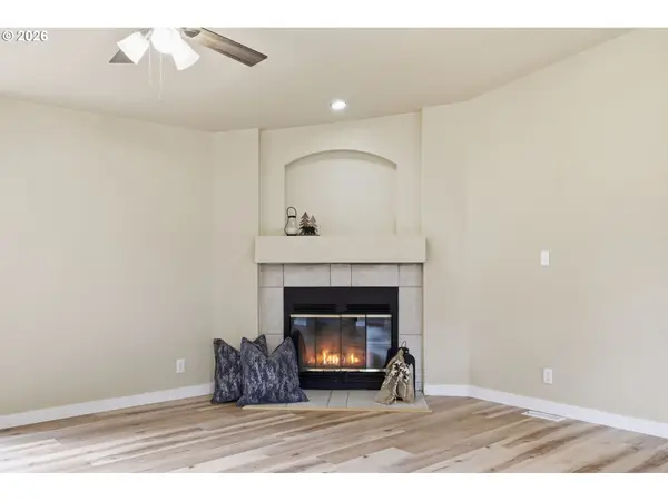 5972 MT VERNON RD, Springfield, OR 97478