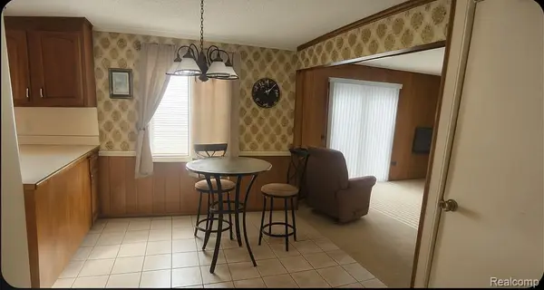 1014 Birchwood DR, Flushing, MI 48433