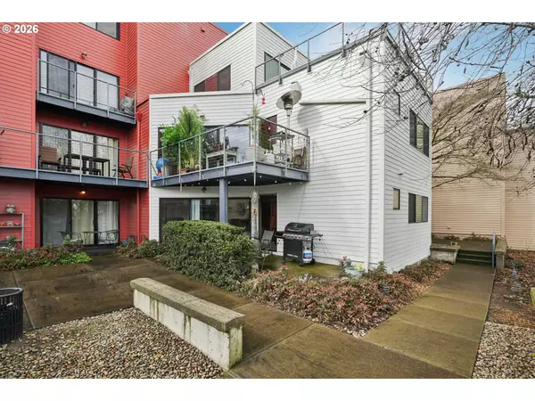 Portland, OR 97209,720 NW NAITO PKWY #D24