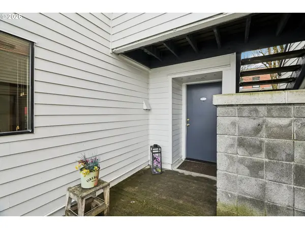 720 NW NAITO PKWY #D24, Portland, OR 97209