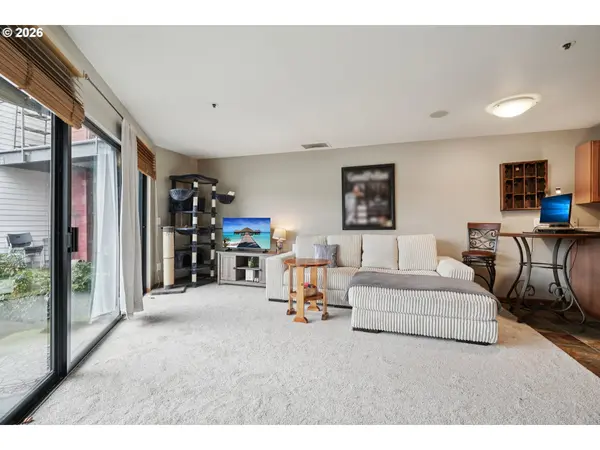 720 NW NAITO PKWY #D24, Portland, OR 97209