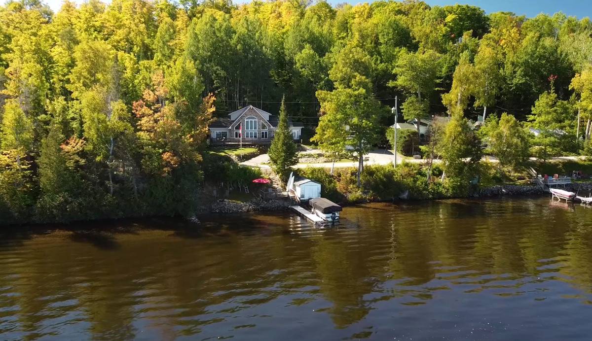 43 LAKESHORE DR, Hastings Highlands, ON K0J 1L0