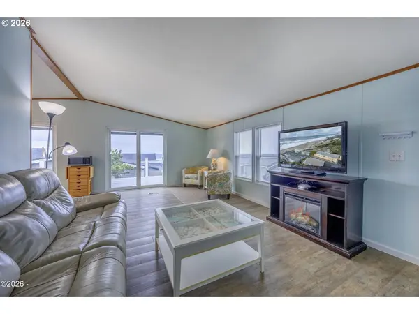 4875 N HIGHWAY 101 #19, Depoe Bay, OR 97341