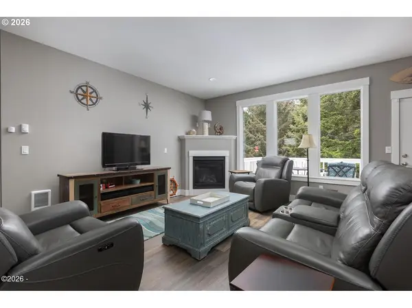 4145 SE INLET AVE, Lincoln City, OR 97367