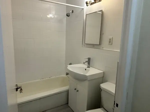 134 Lawton BLVD #211, Toronto C02, ON M4V 2A4