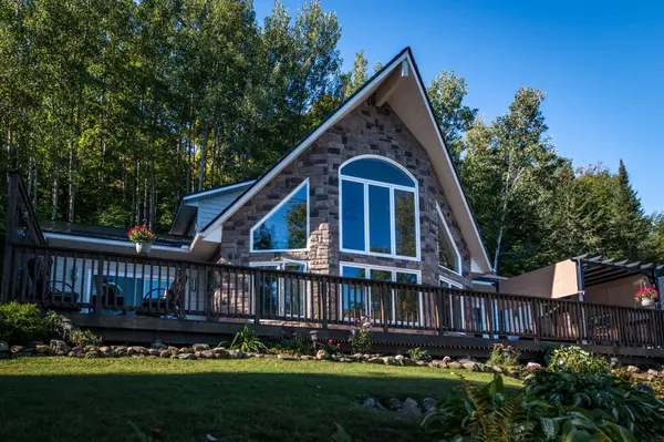 43 LAKESHORE DR, Hastings Highlands, ON K0J 1L0