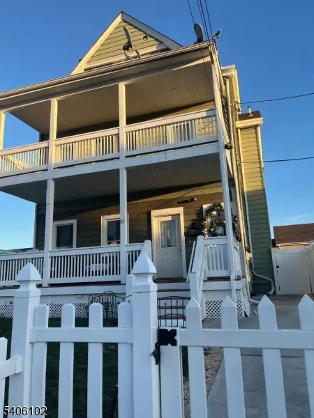 8 Zabriskie St, Haledon Boro, NJ 07508