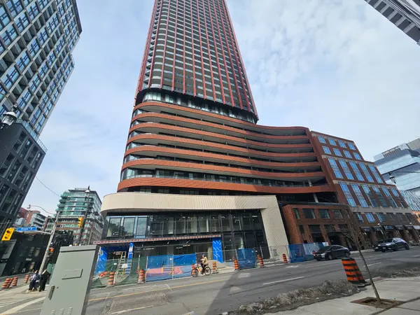 180 Front ST E #906, Toronto C08, ON M5A 0A9