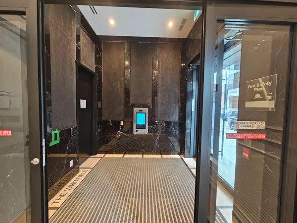 180 Front ST E #906, Toronto C08, ON M5A 0A9