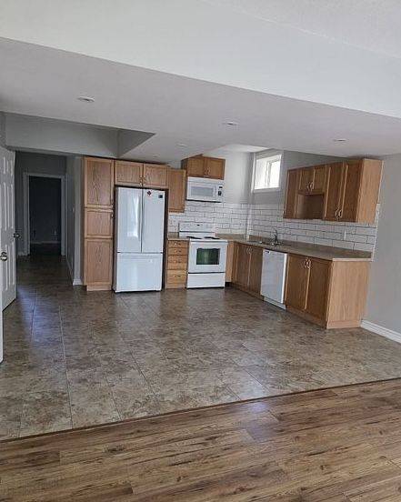 329 Edgehill Dr Main N/A, Barrie, ON L4N 9X5