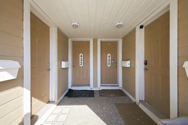 432 Hillsboro Private, Kanata, ON K2M 3A8