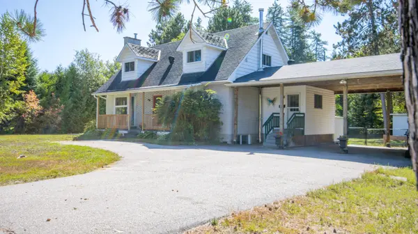 23 Sprucedale AVE, Madawaska Valley, ON K0J 1B0