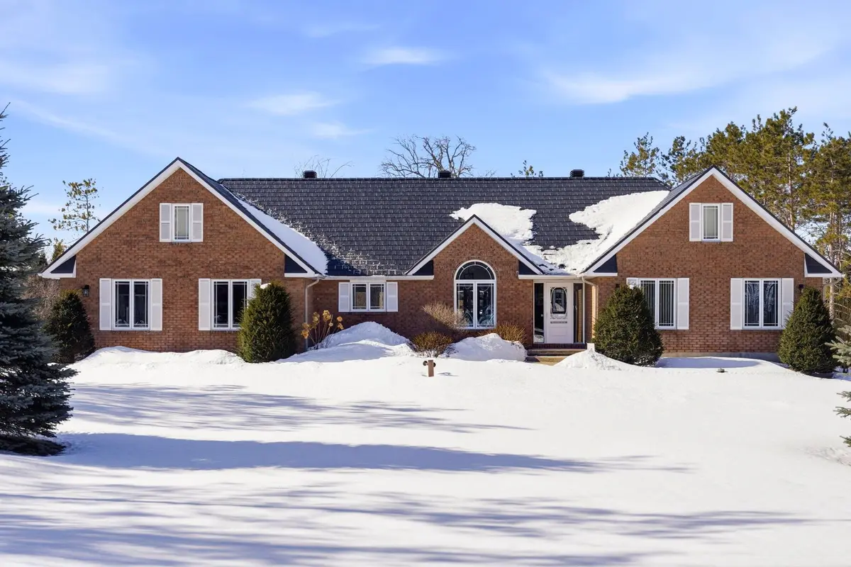 5650 Pinestone DR, South Glengarry, ON K0C 2J0