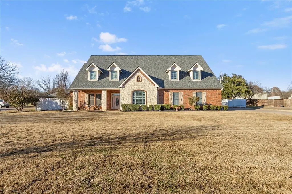 143 Southwood Drive, Burleson, TX 76028