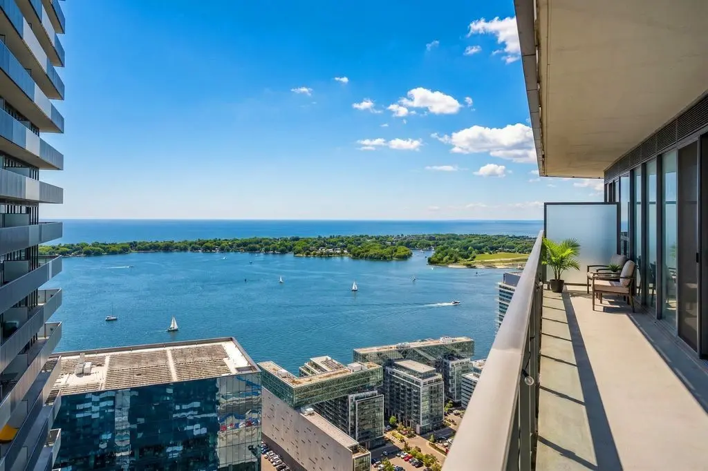 55 Cooper ST #5708, Toronto C08, ON M5G 0G1