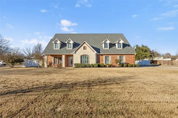 143 Southwood Drive, Burleson, TX 76028