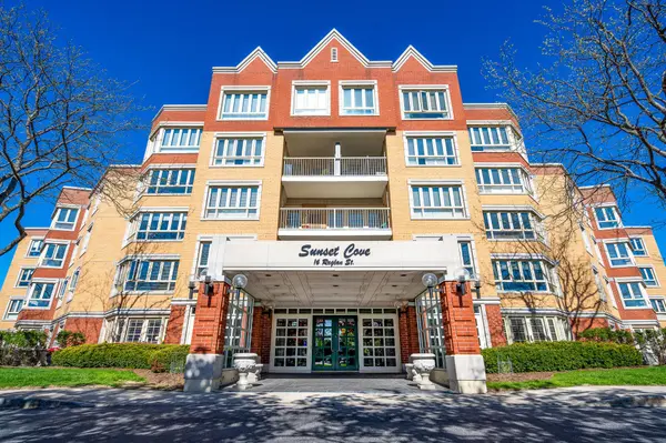 16 Raglan ST #404, Collingwood, ON L9Y 4Y2