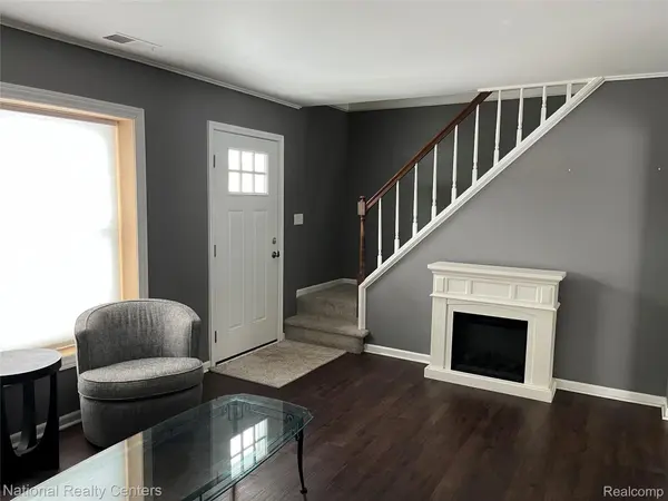 1200 Marseille CT, Rochester Hills, MI 48307