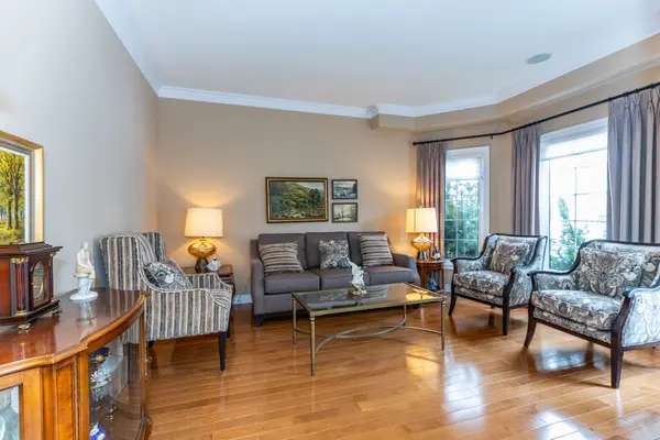 2204 Snead RD, Burlington, ON L7M 4X1