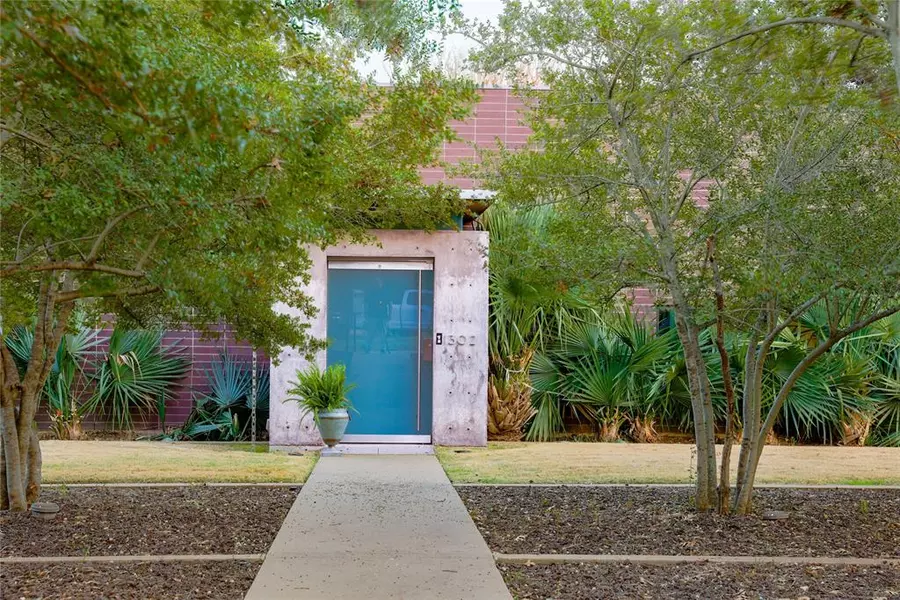 1302 Eastus Drive, Dallas, TX 75208