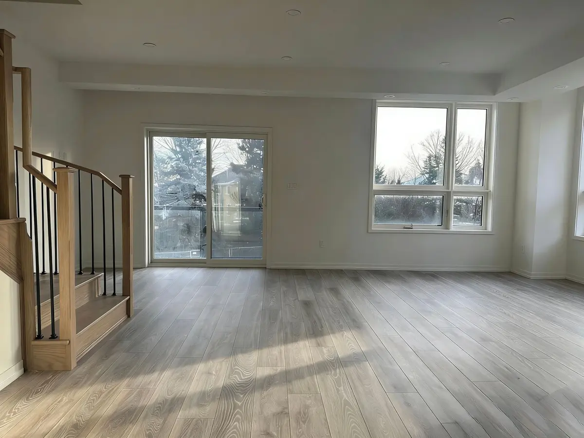 22 LYTHAM GREEN CIR #12, Newmarket, ON L3Y 0H4