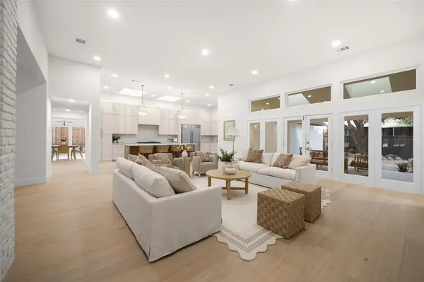 Dallas, TX 75248,17115 Club Hill Drive