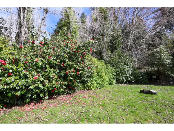 93514 UPPER LOOP LN, Coos Bay, OR 97420