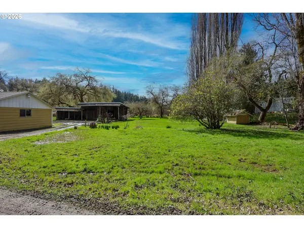 93514 UPPER LOOP LN, Coos Bay, OR 97420