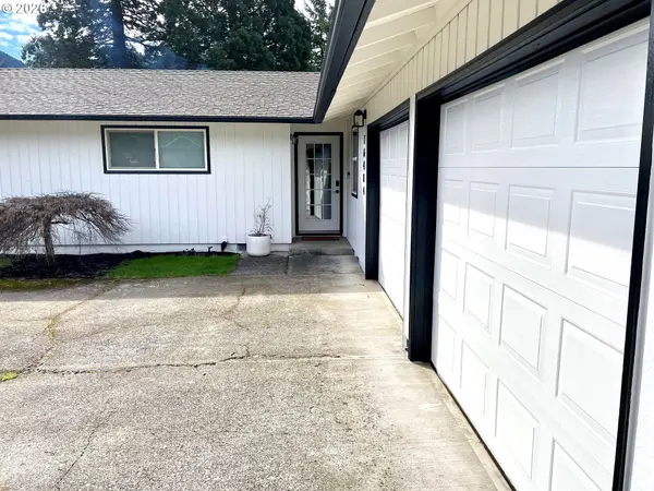 76484 PORTAL DR, Oakridge, OR 97463