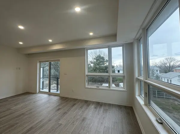 22 LYTHAM GREEN CIR #12, Newmarket, ON L3Y 0H4